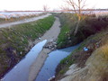 Canale dei Regi Lagni, dove i rifiuti sono stati versati direttamente nel canale