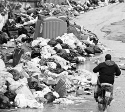 Napoli tra i rifiuti