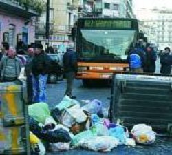 Rivolta dei residenti esasperati in corso Lucci 