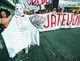 Sfila il popolo del no «Fermeremo la discarica»