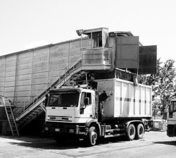 Un’immagine della stazione di trasferenza di Flumeri dove vengono trattati i rifiuti