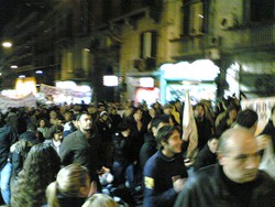 Napoli: Manifestanti alla fiaccolata del 9 gennaio 2008